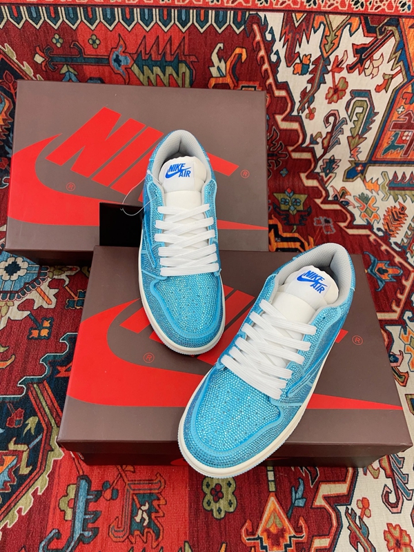 ナイキ靴側面デザイン